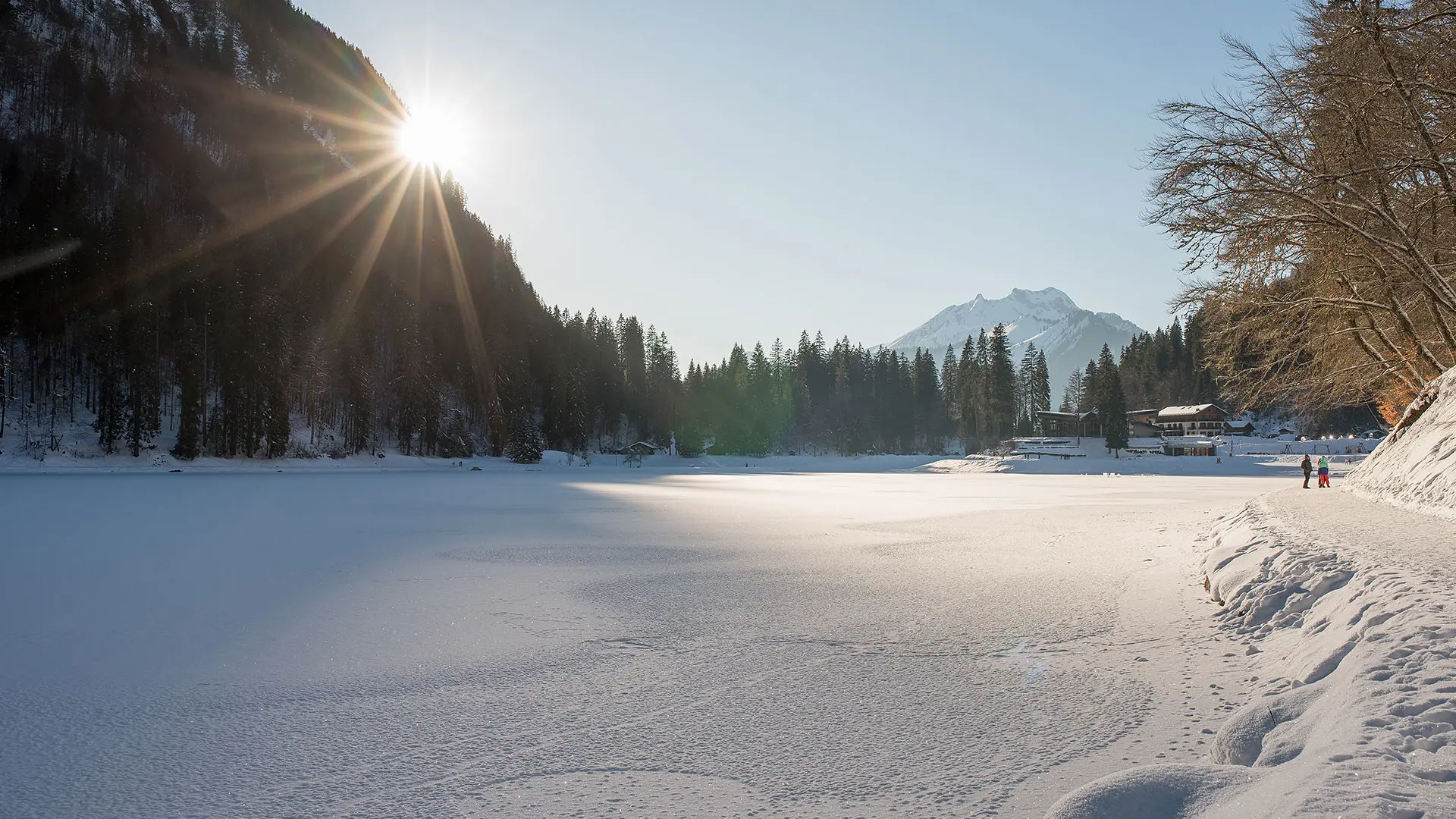 Le Lac de Montriond en hiver