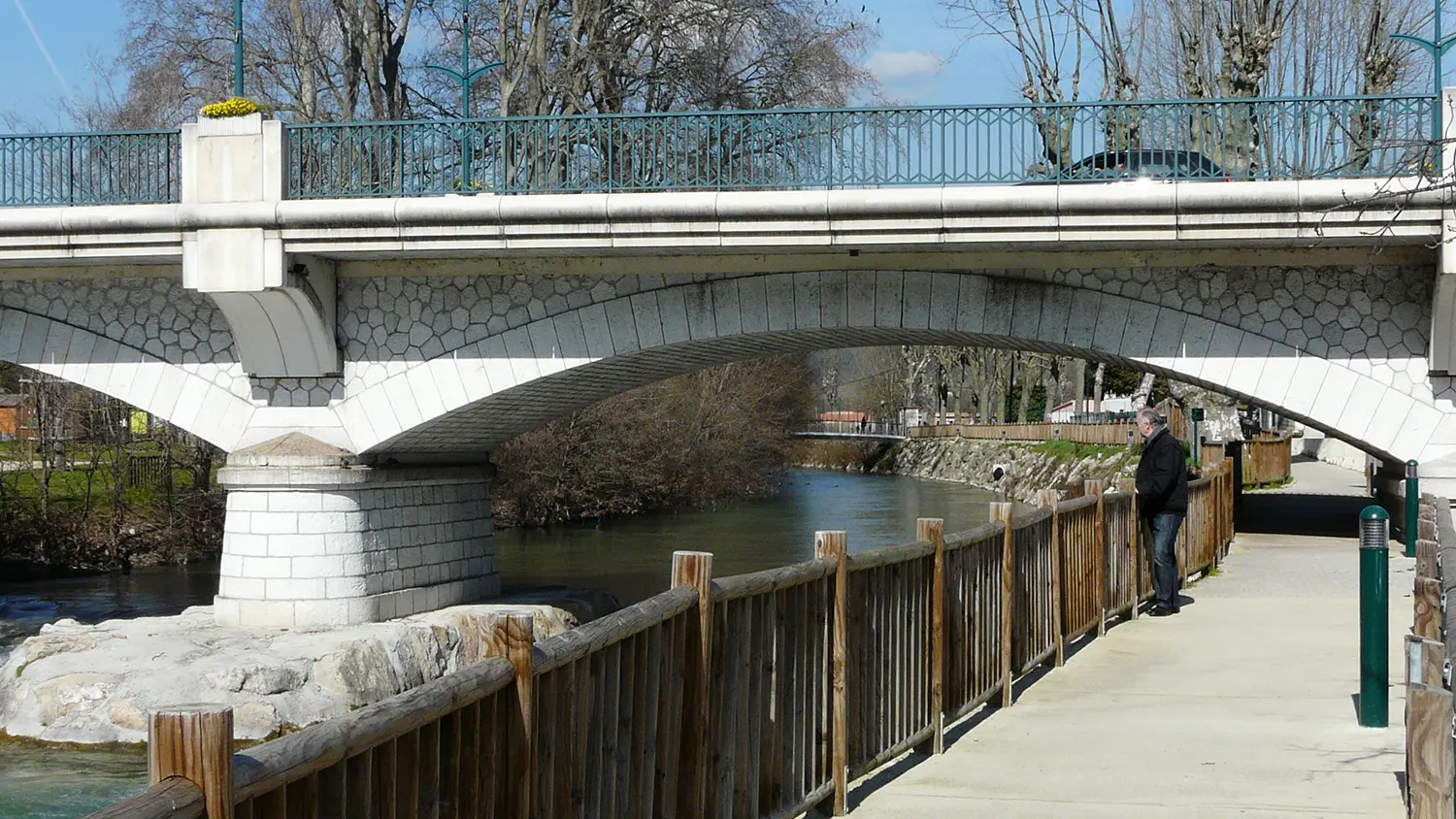 Le pont au village