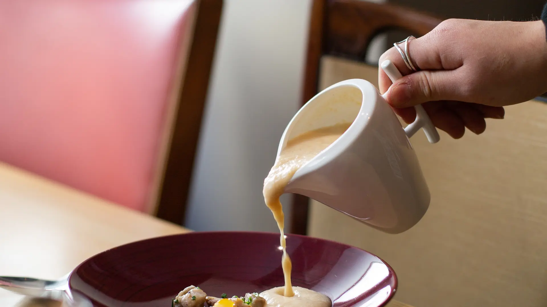 Un éléphant dans un jeu de quilles