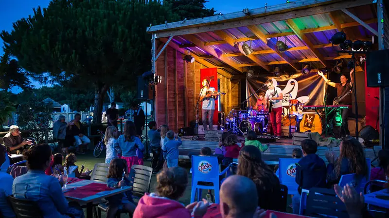 Animaciones nocturnas en el camping Les Peupliers