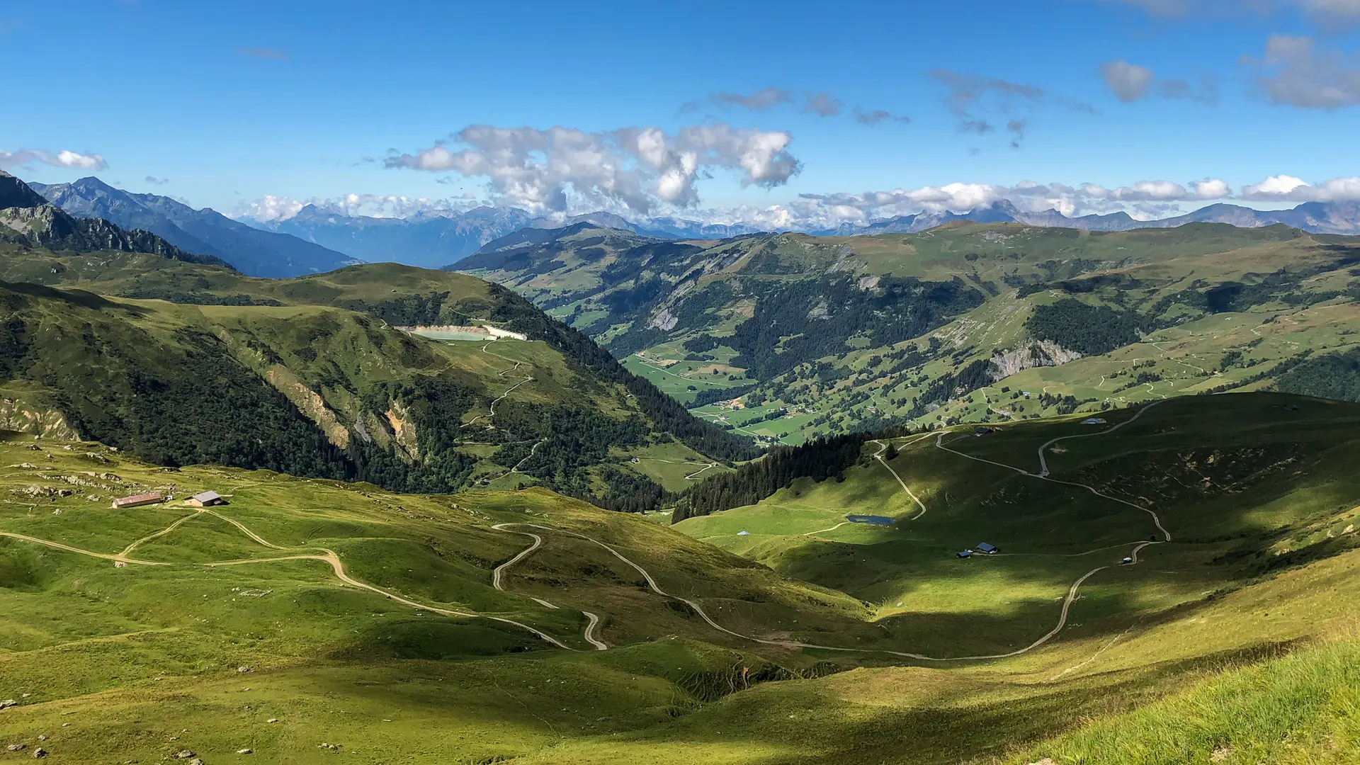 Le Beaufortain, vu depuis le sentier du Col de la Fenêtre