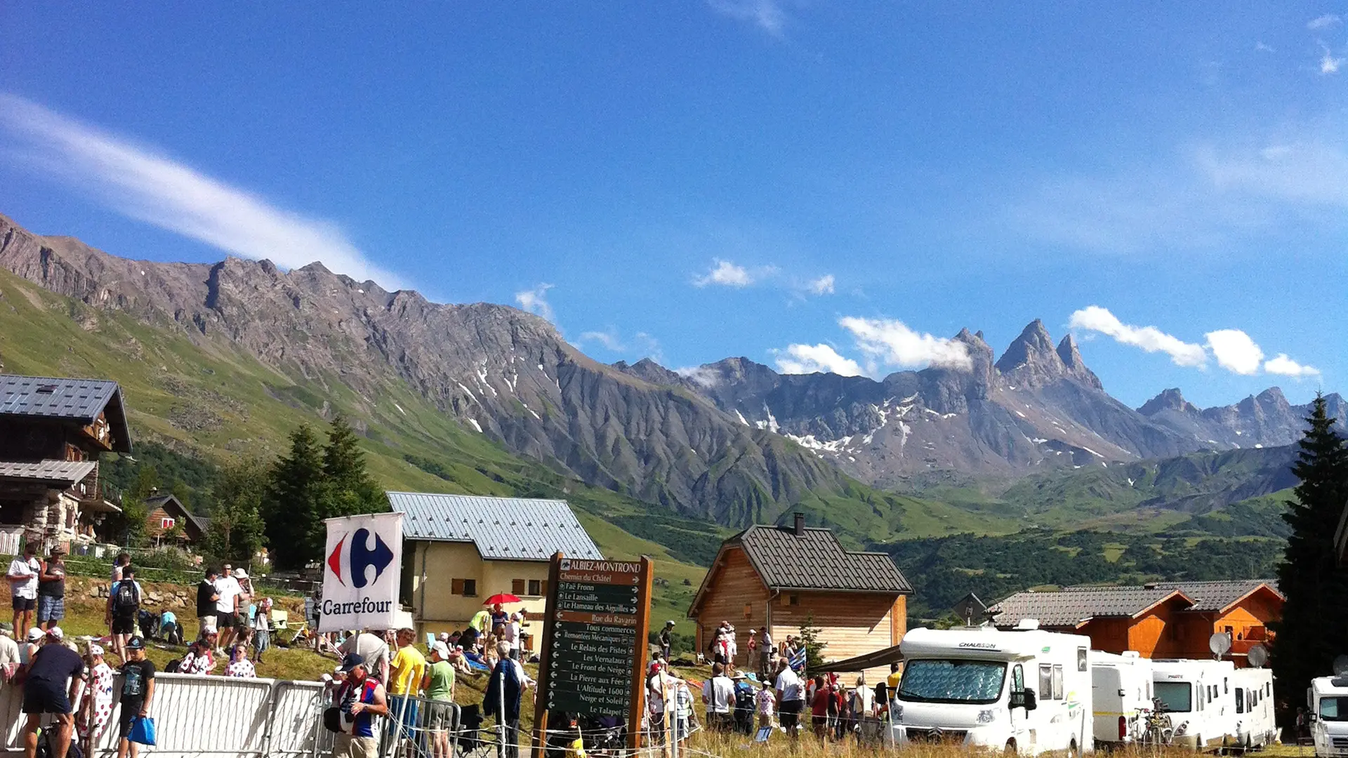 Traversée du Mollard avec vue sur les Aiguilles d'Arves