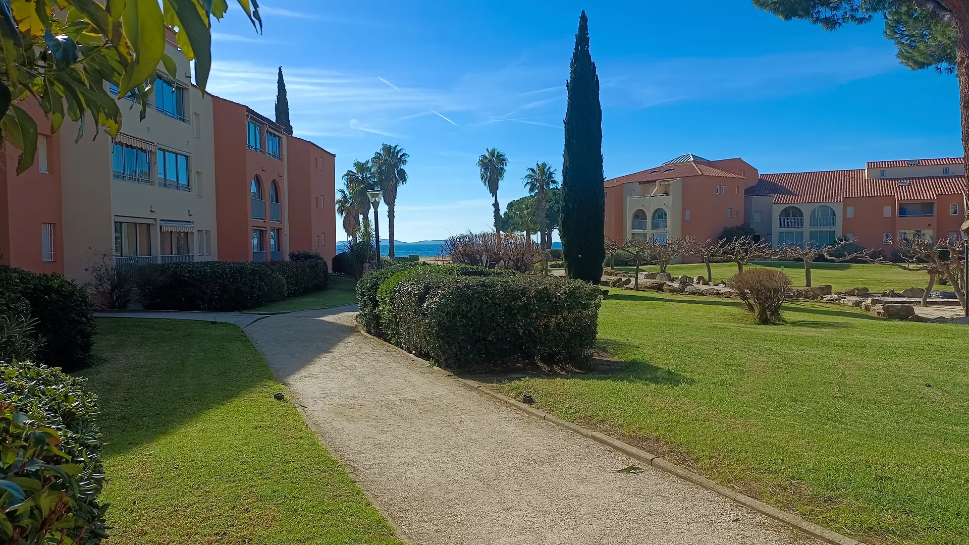 Appartement les pieds dans l'eau à La Londe les Maures