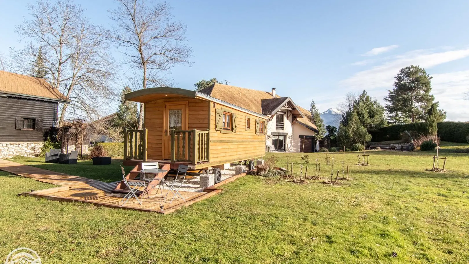 Roulotte et terrasse privative