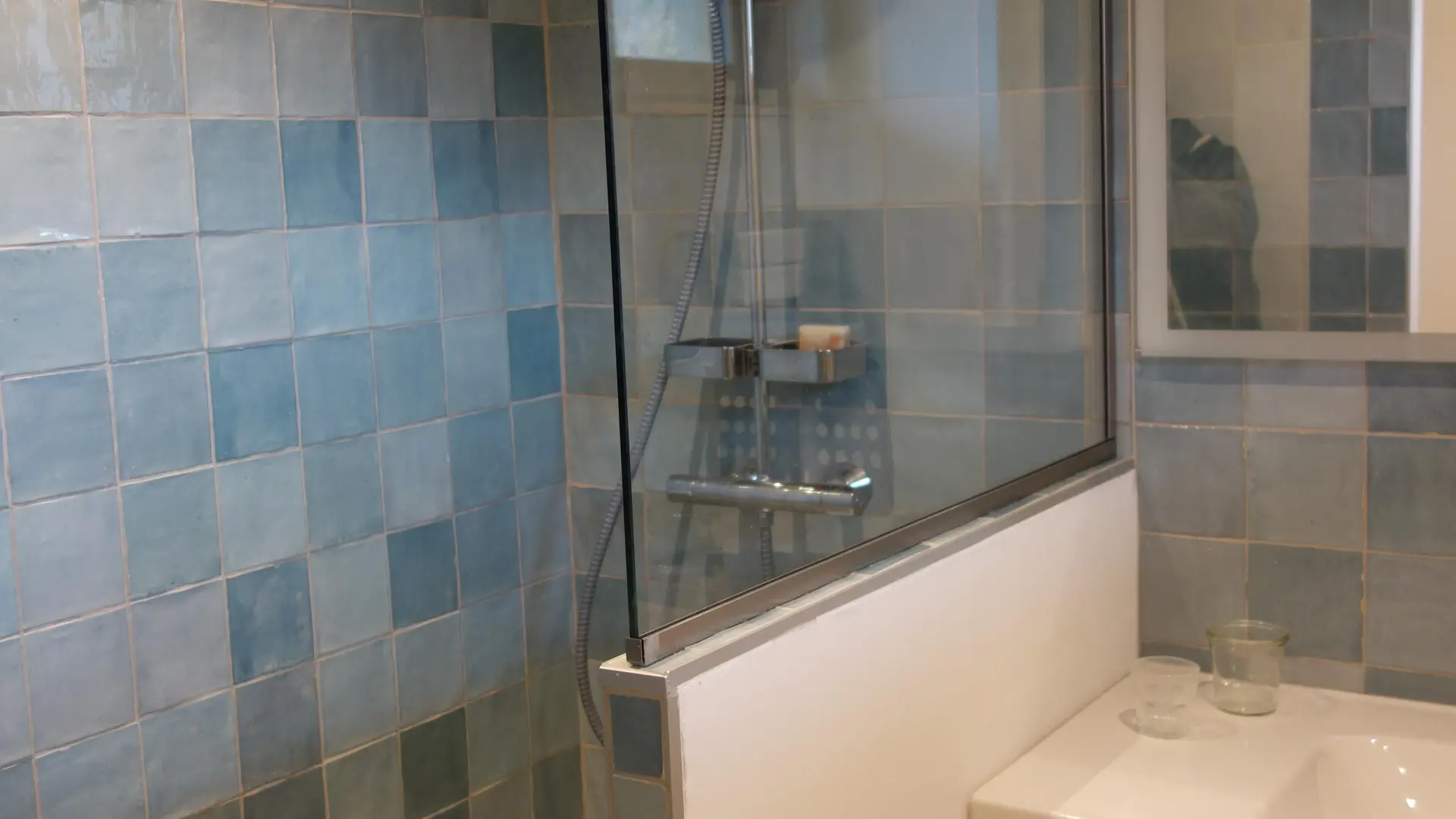 Douche à l'italienne privative à la chambre 6