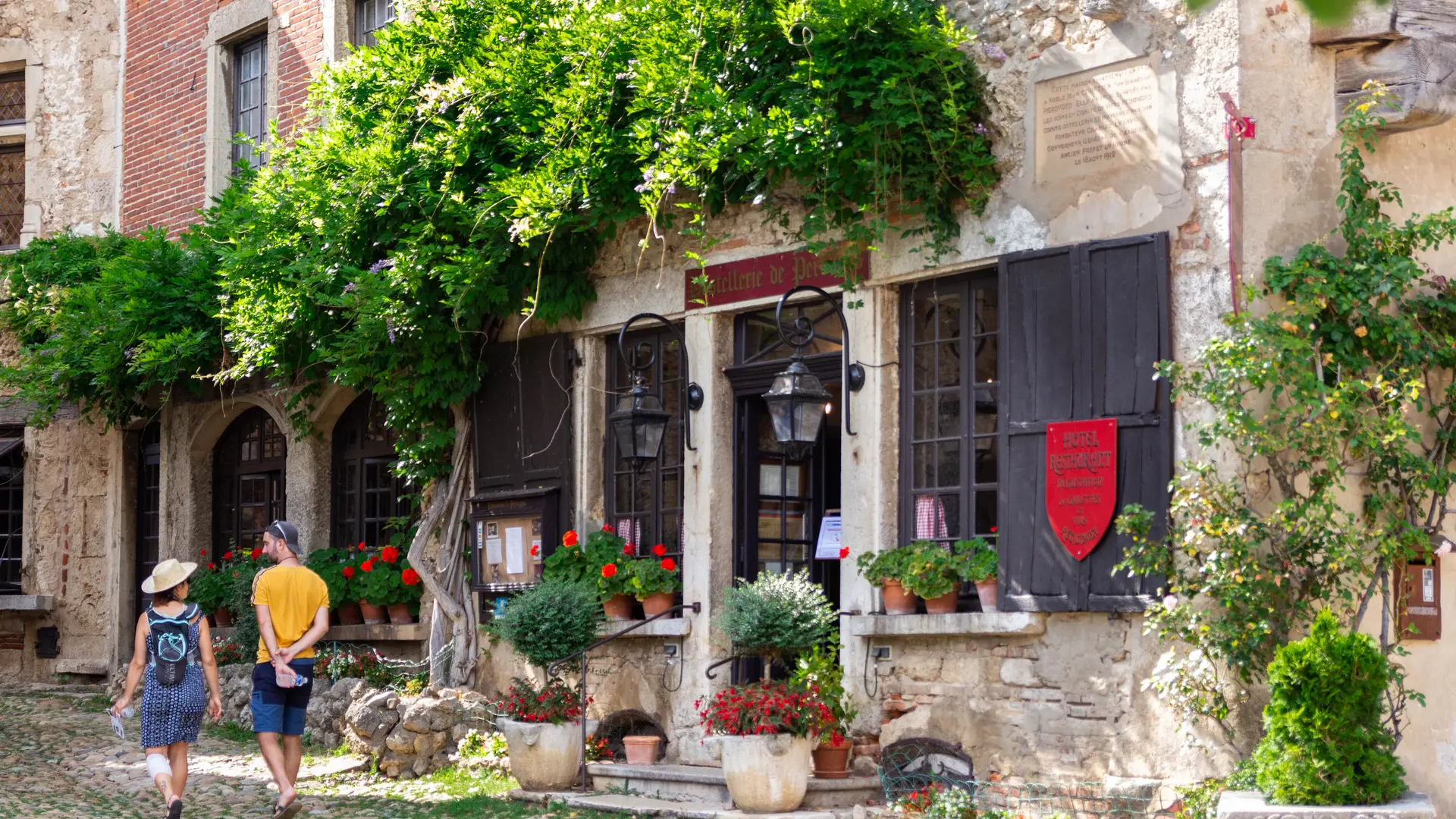 L'hostellerie au printemps à Pérouges