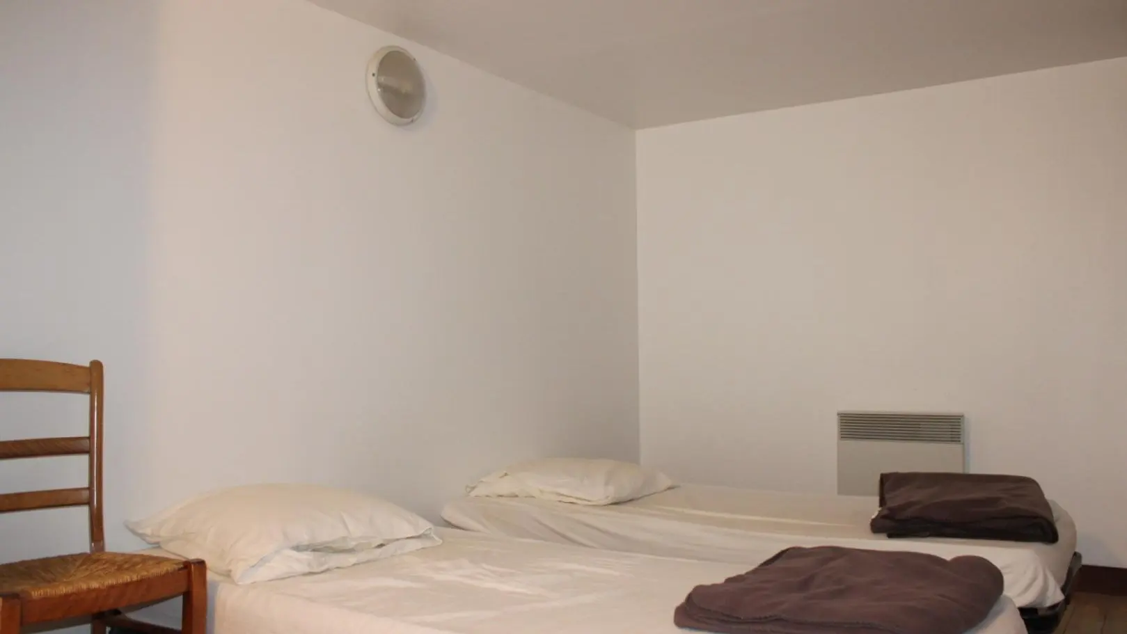 Grange des Tilleuls - Dortoir 2 personnes - Gîtes de Groupe d'Etape - Roure - Alpes-Maritimes