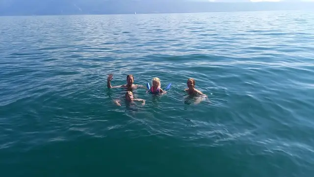 Baignade dans le lac avec Leman Loisirs et Pêche