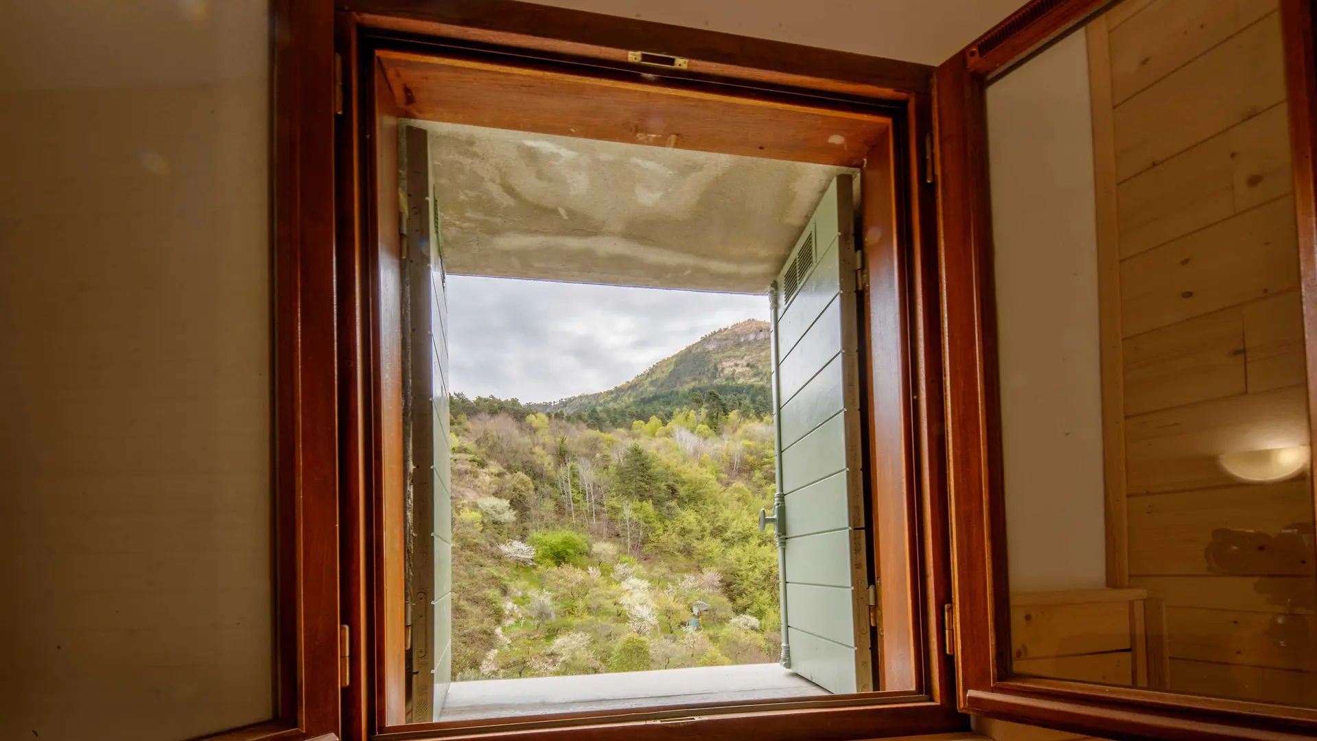 Gîte Baous de Lucéram-Salle d'eau-Lucéram-Gîtes de France des Alpes-Maritimes