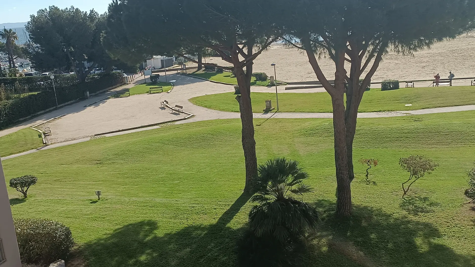 Appartement les pieds dans l'eau à La Londe les Maures