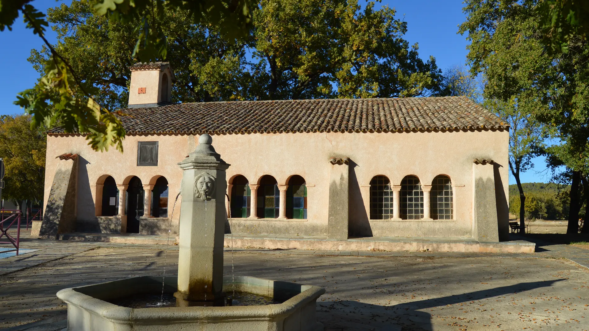 L'église et la fontaine