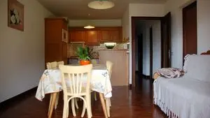 Table et canapé