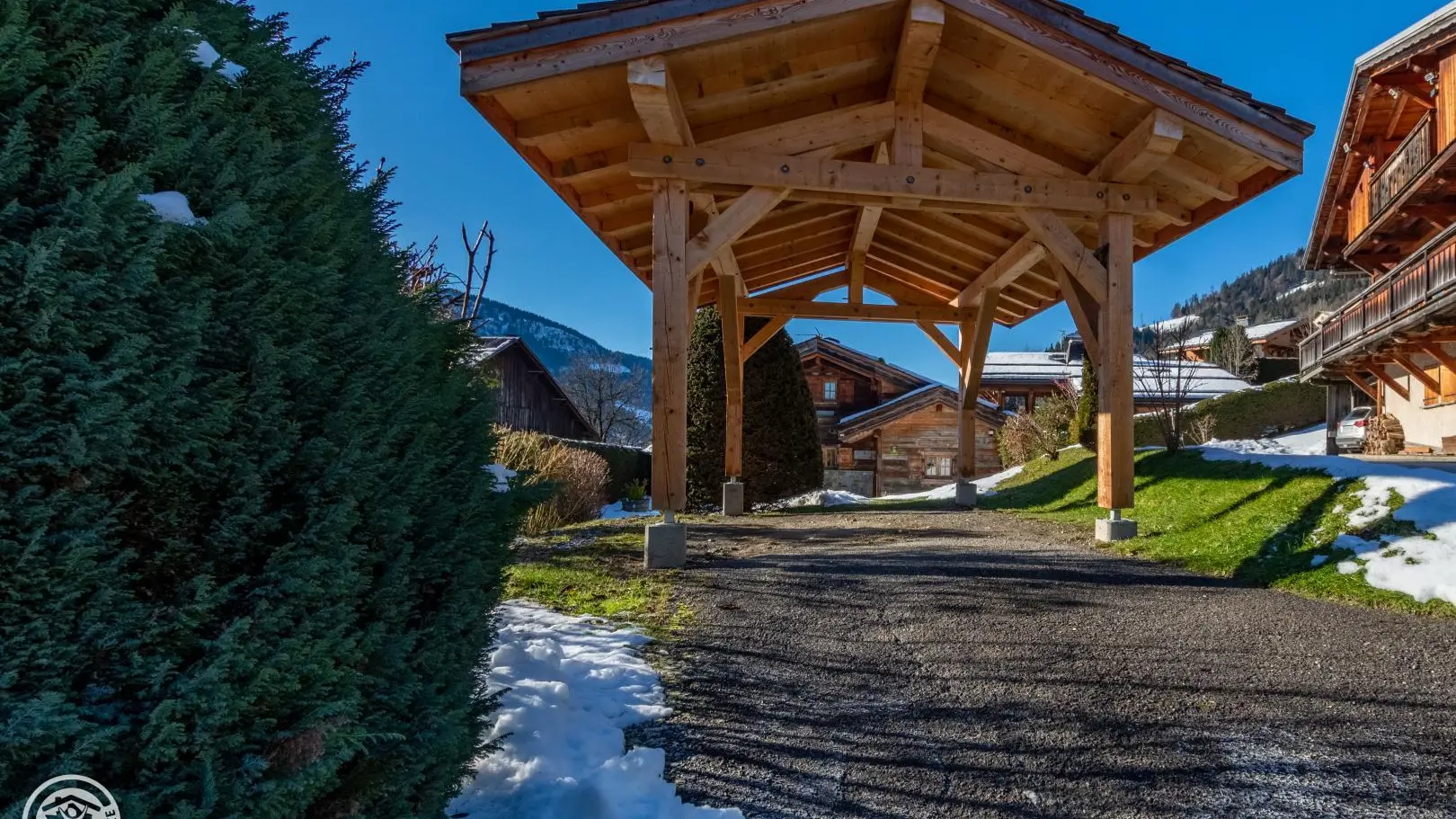 Abri couvert pour une voiture