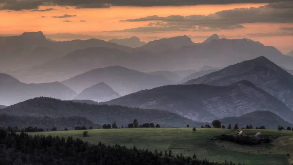 Couchant sur les Monges