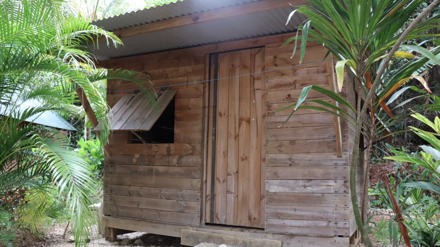 Vue cabane de l'extérieure