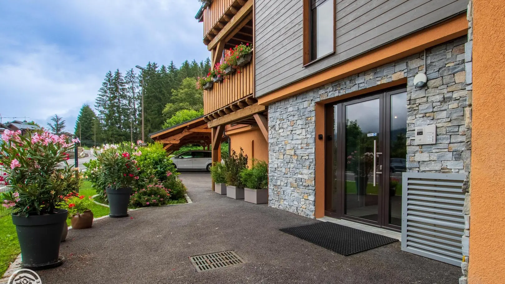 Entrée commune au rez-de-chaussée