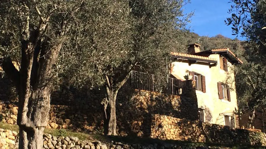 Façade sudLa Source du Mont à Breil sur Roya - Gîtes de France Alpes-Maritimes