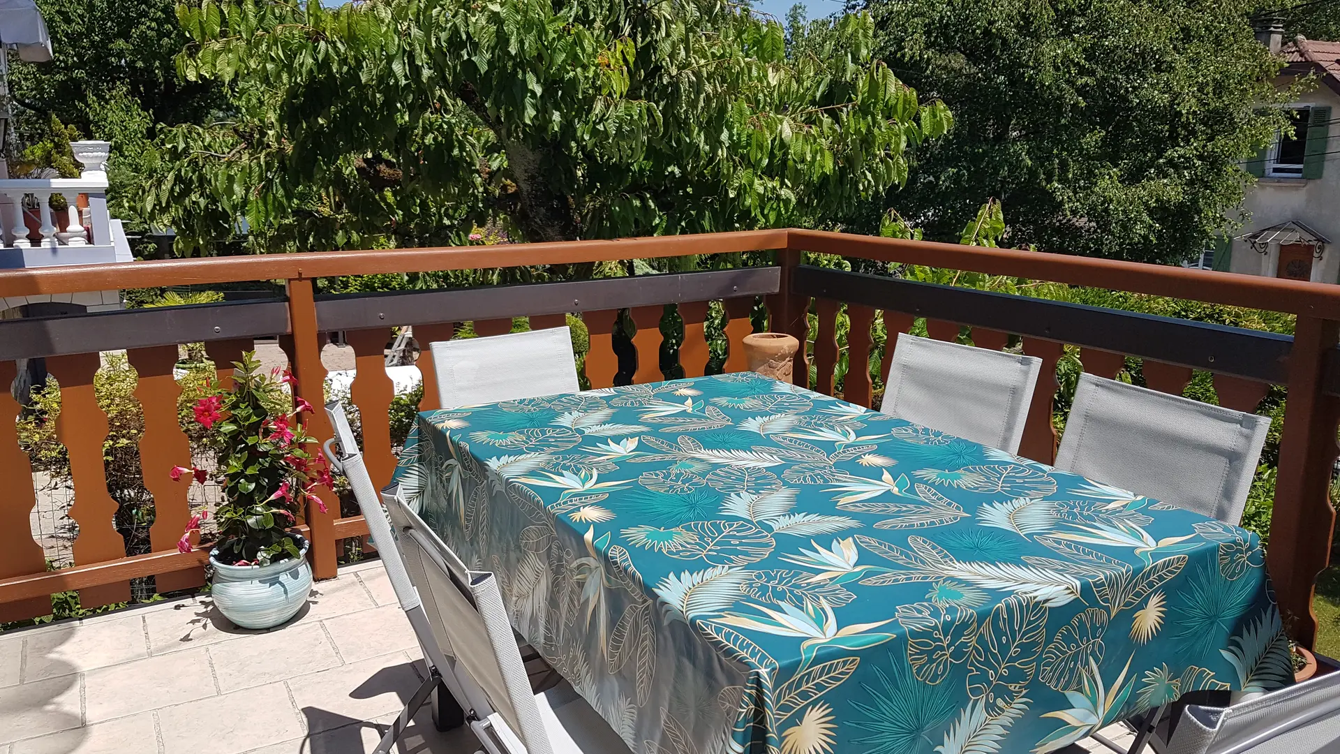 terrasse avec mobilier de jardin