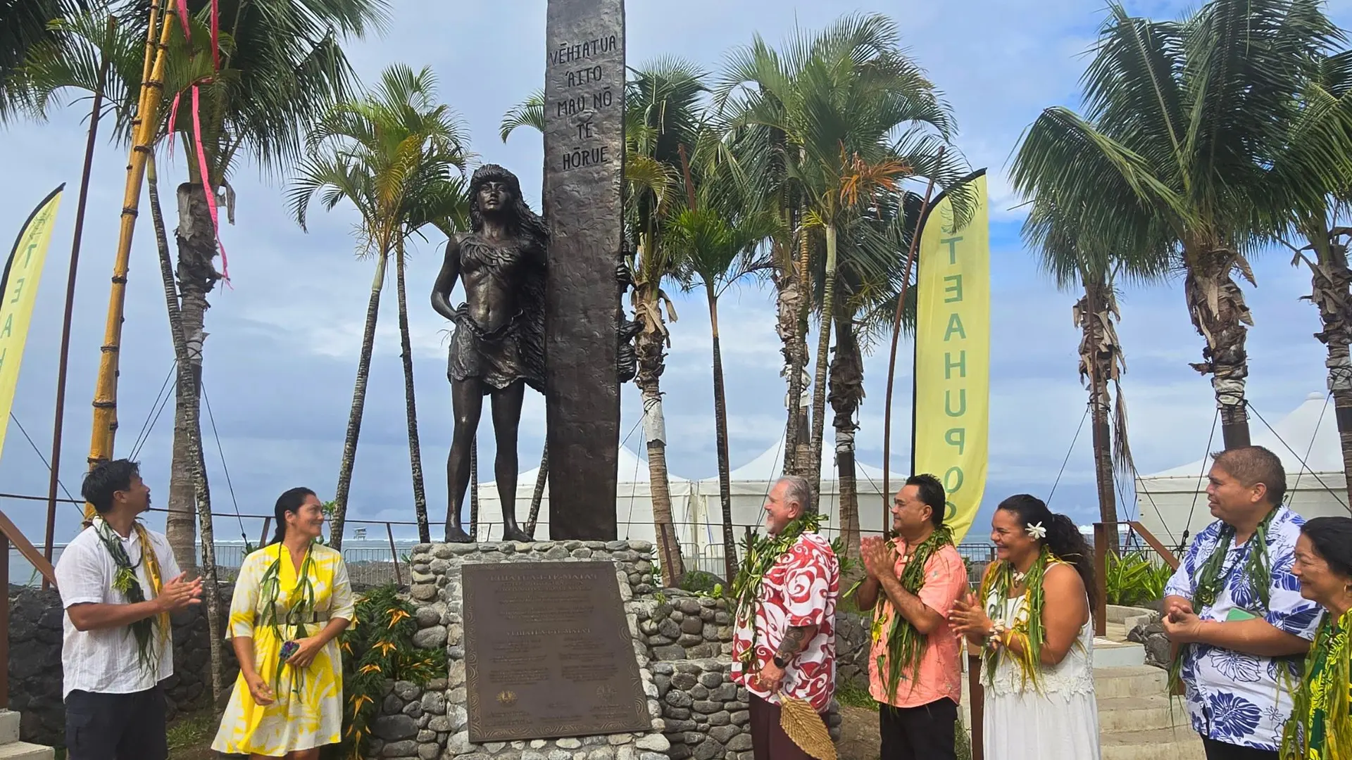 Bronze stele of Vēhiatua i te Māta'i by Evrard Chaussoy