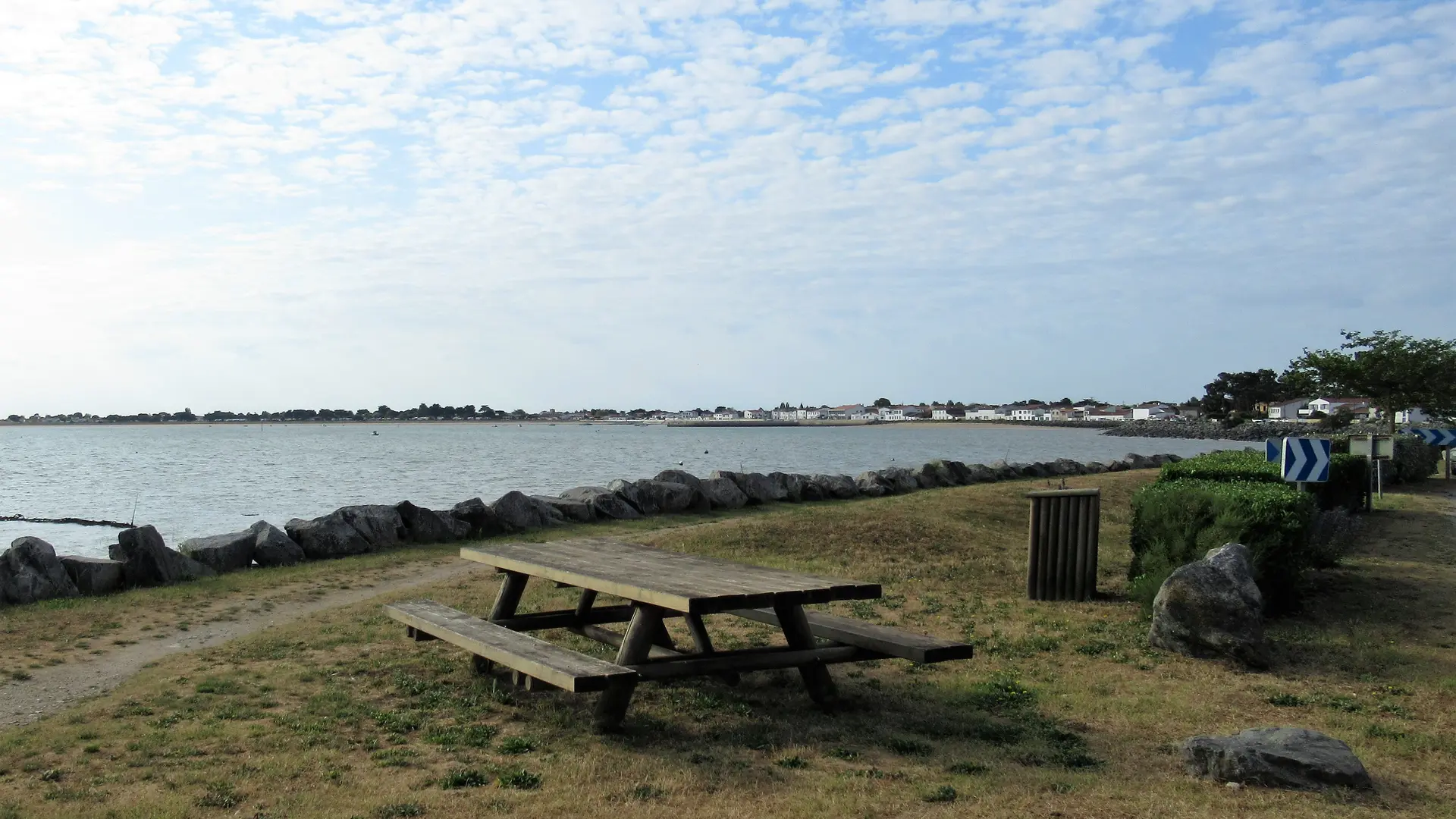 Corniche picnic tables