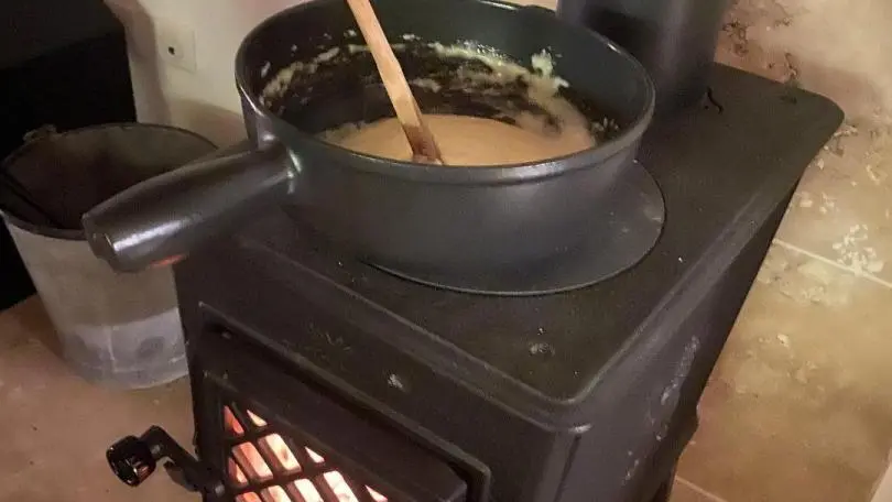 Fondue au feu de bois