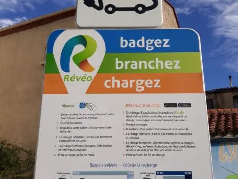 BORNE RECHARGE REVEO