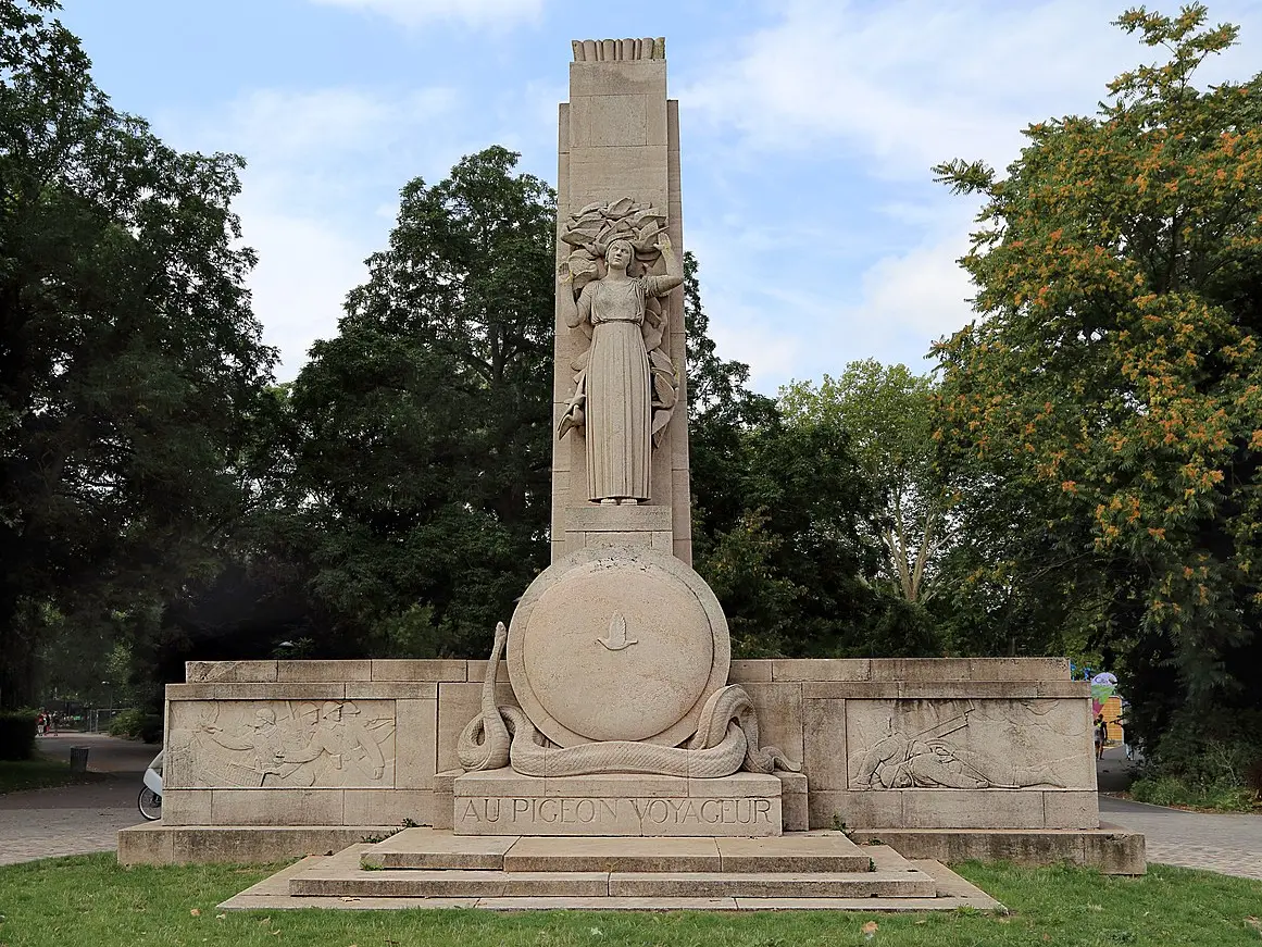 MONUMENT AUX PIGEONS VOYAGEURS