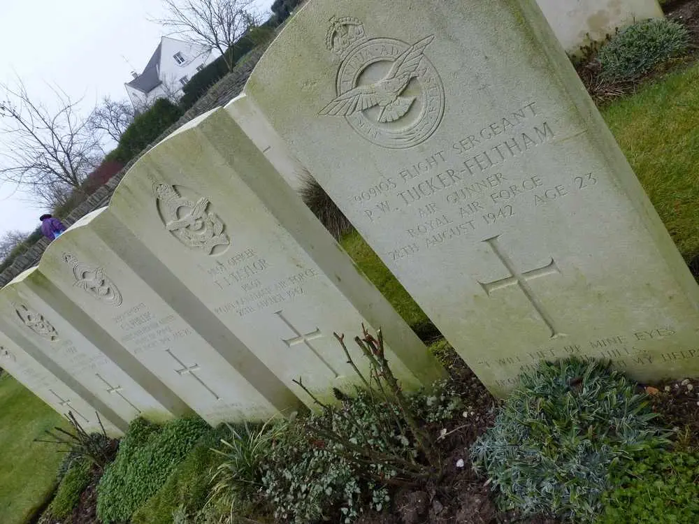 Cimetière britannique < Montcornet < Aisne < Picardie