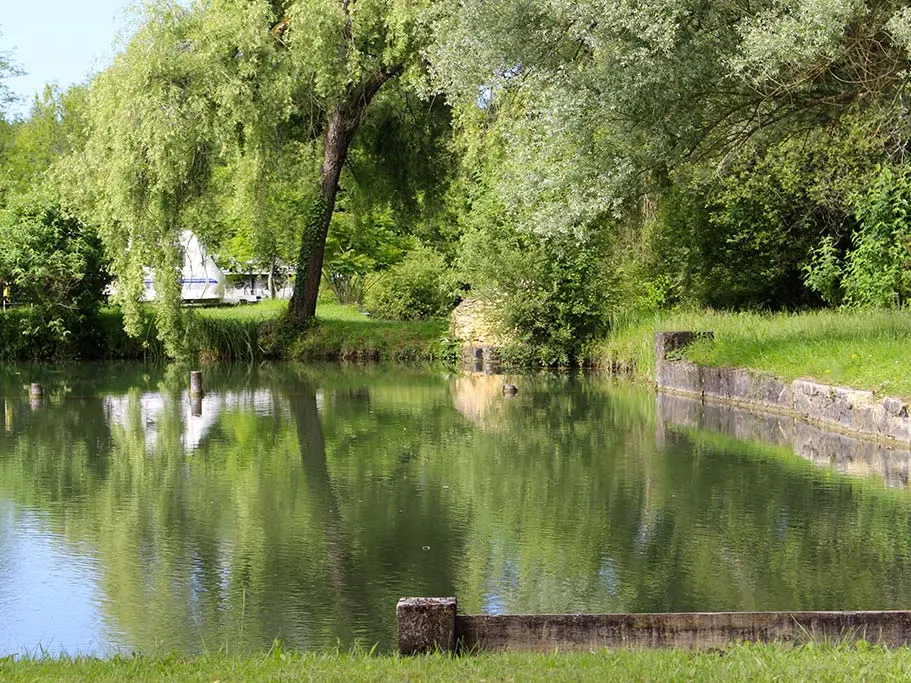 camping-les-Tailladis-etang