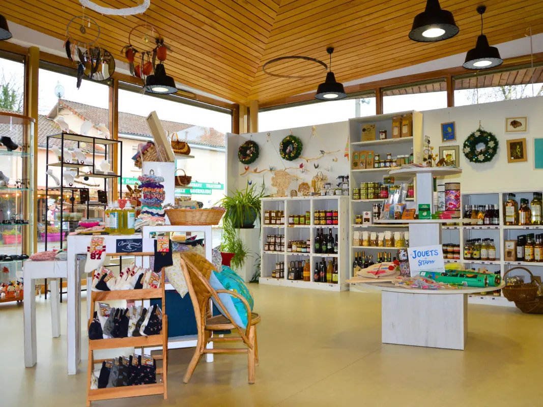 boutique-féerie-de-noel-office-de-tourisme-de-chalus