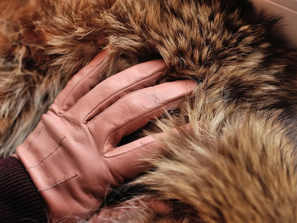 tan-gloves