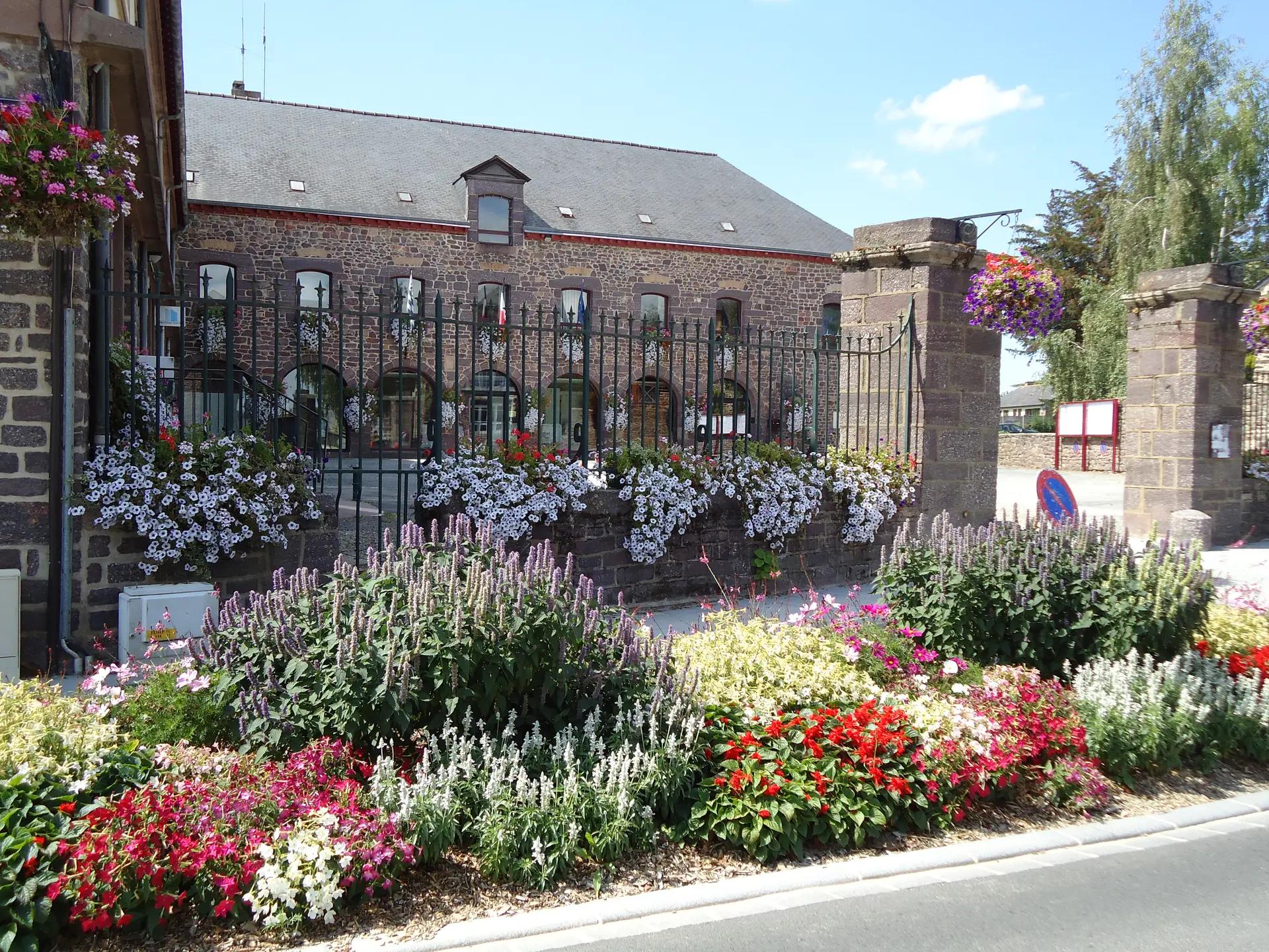 Hôtel de ville Montfort-sur-Meu