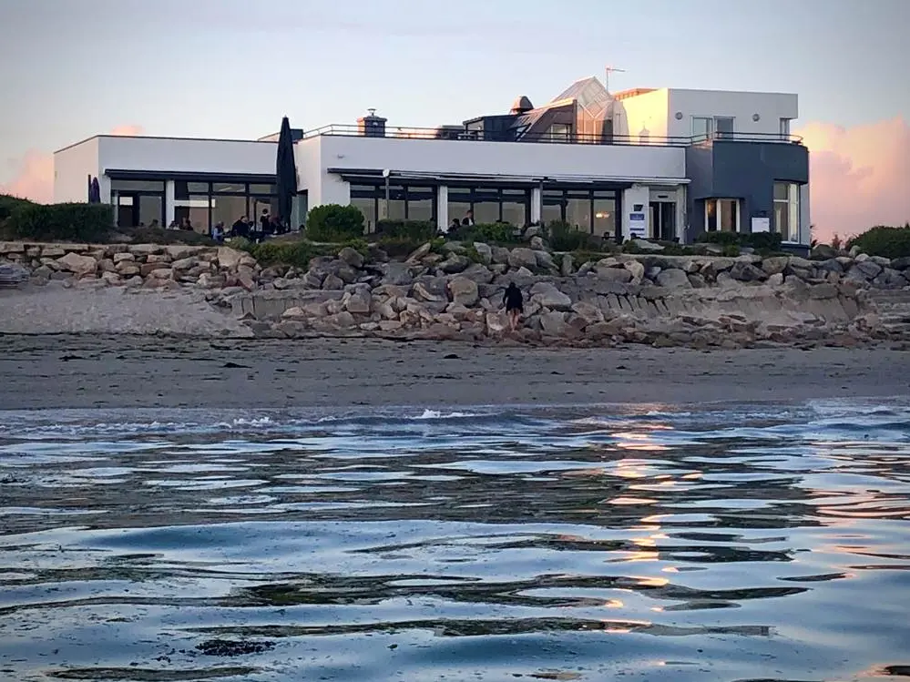 TELLEMENT PROCHE DE LA MER