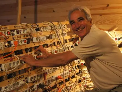 223963_381612485230177_527378156_n