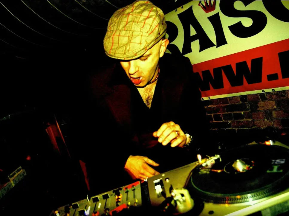 DJ