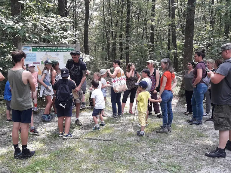 Sortie dans la Forêt des Allois avec le secteur nature-environnement du Foyer rural Centre Social de Saint Léonard de Noblat