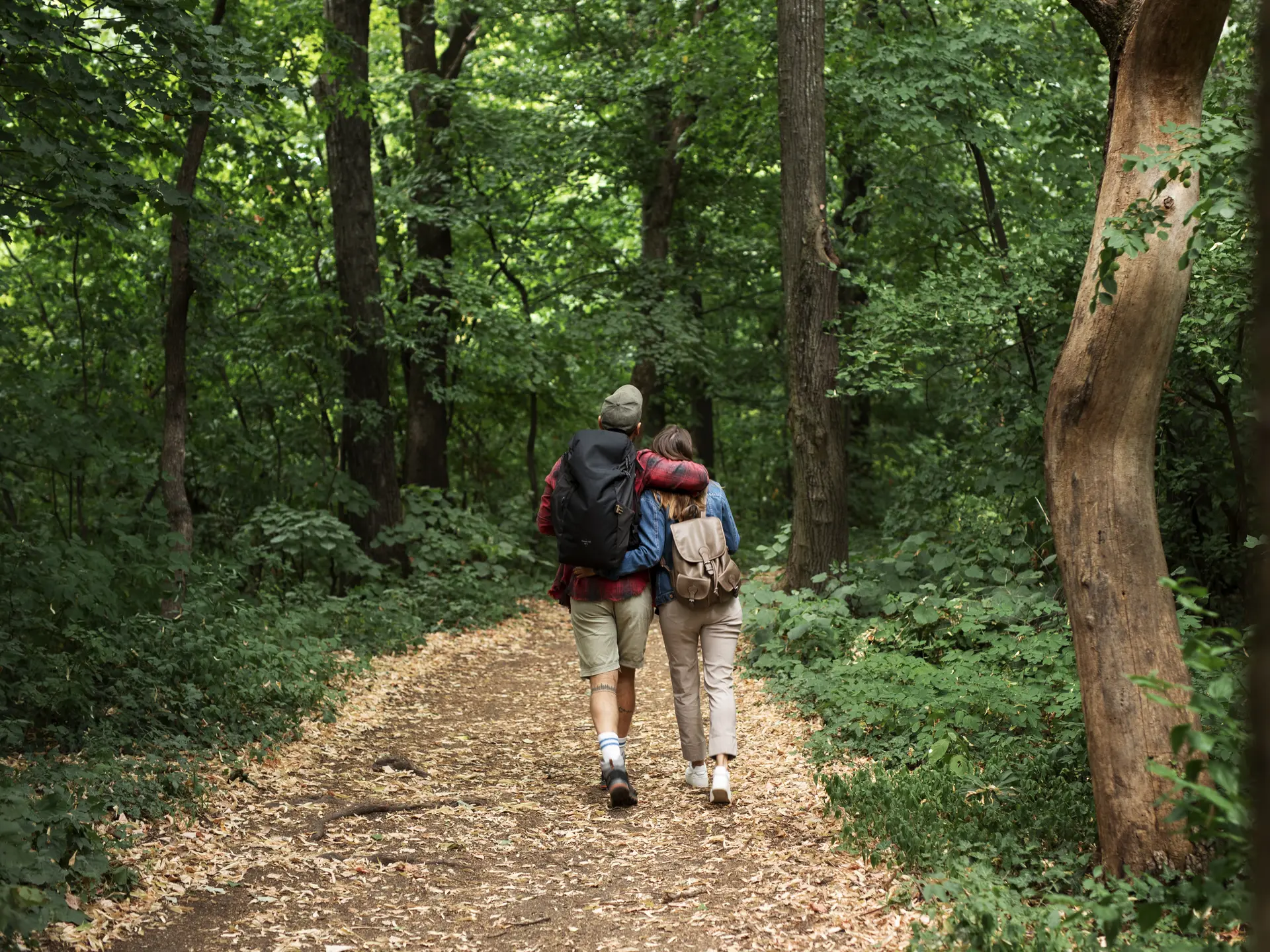happy-romantic-couple-traveling-together-nature
