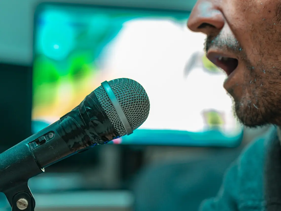 microphone-4547637_1280