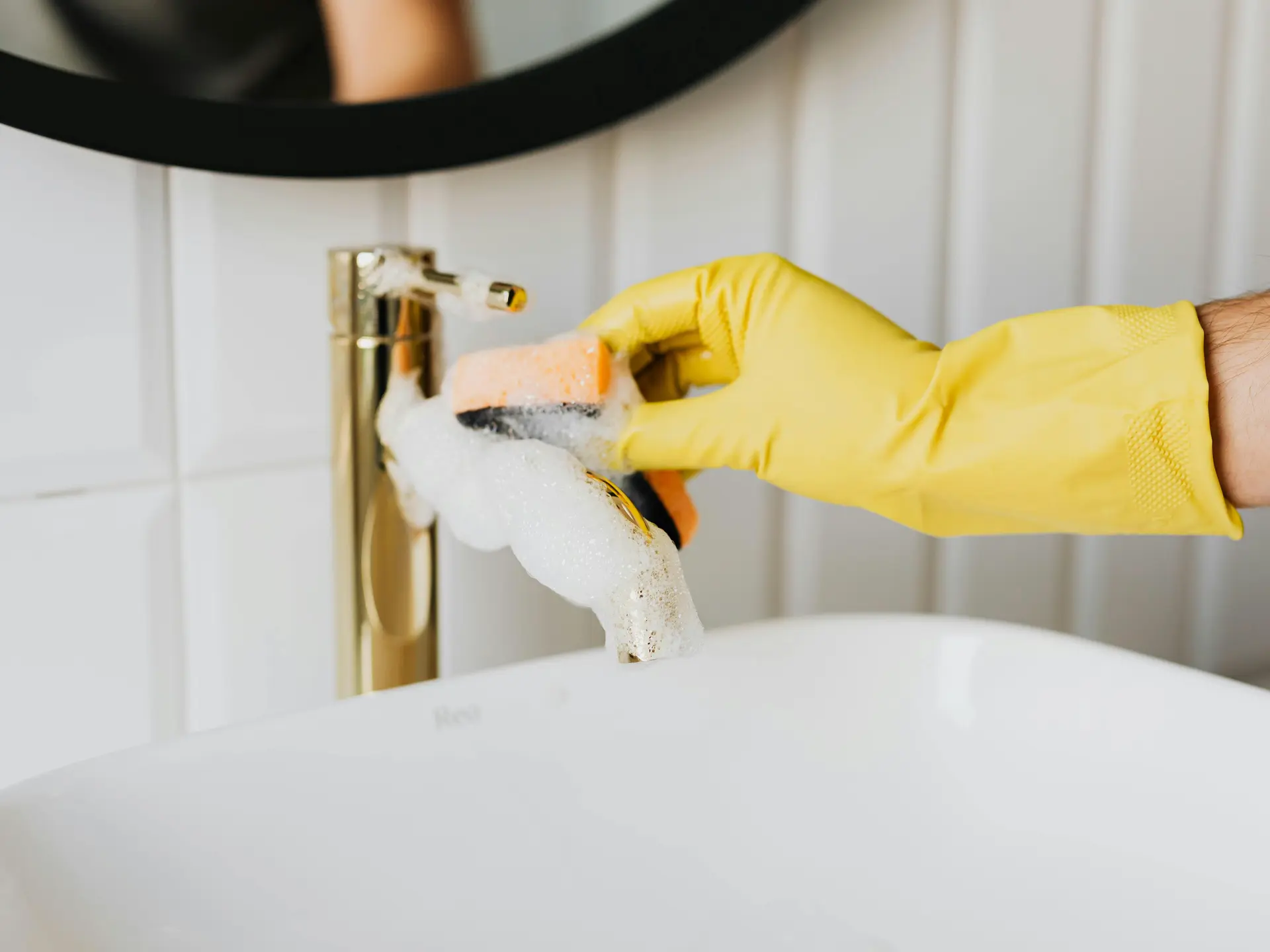 pexels-karola-g-4239123