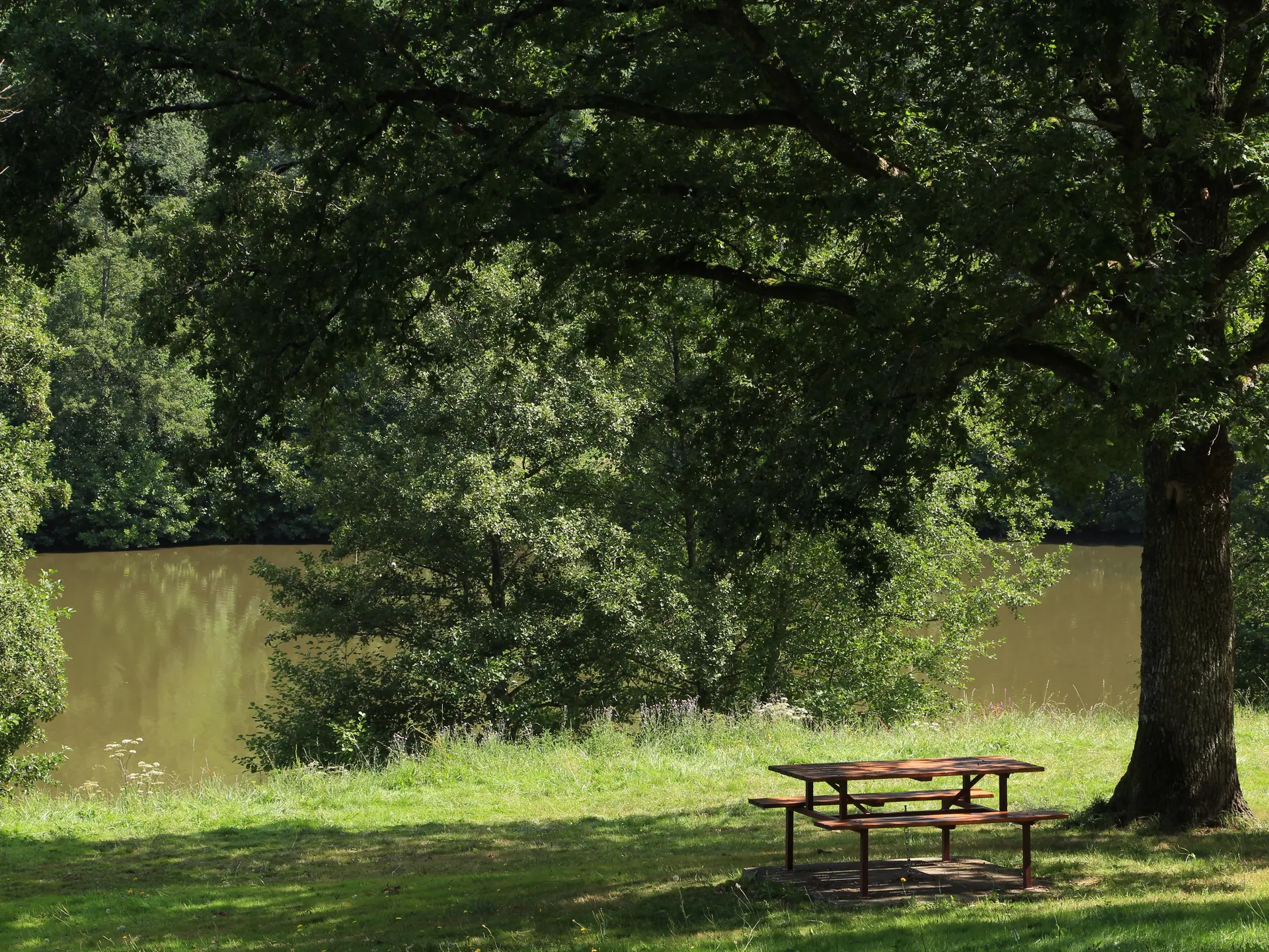 rochehouart_2017-@amel-El-Malah_aire-de-pique-nique