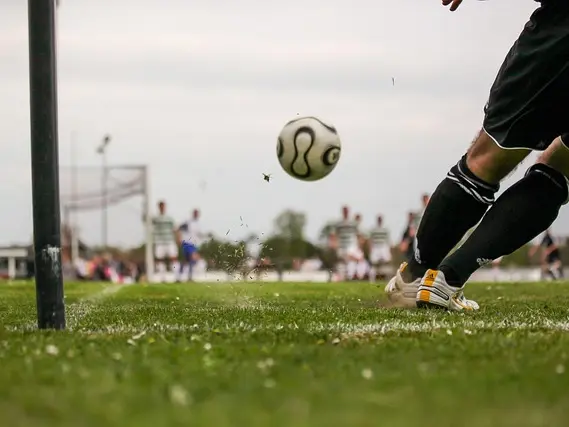 soccer-1678992_640