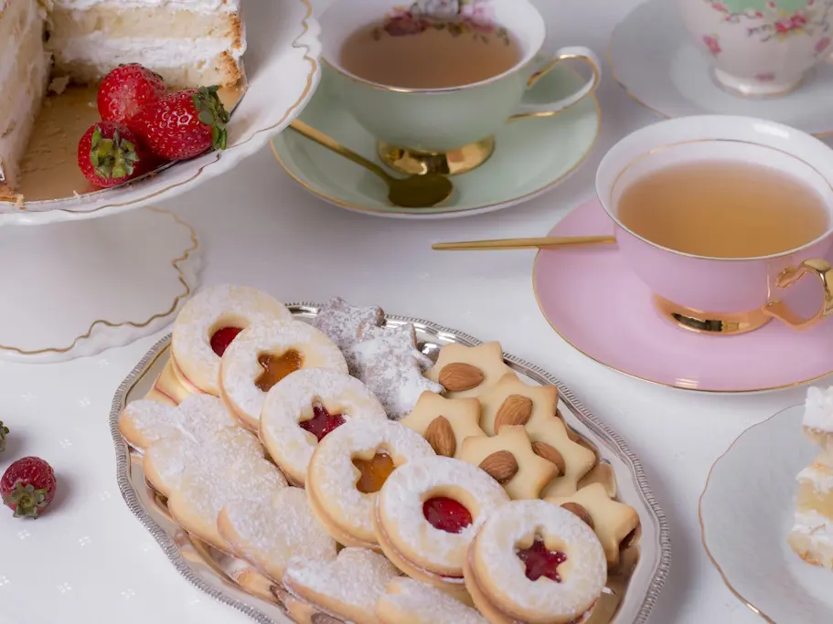 sophisticated-arrangement-tea-party-elements