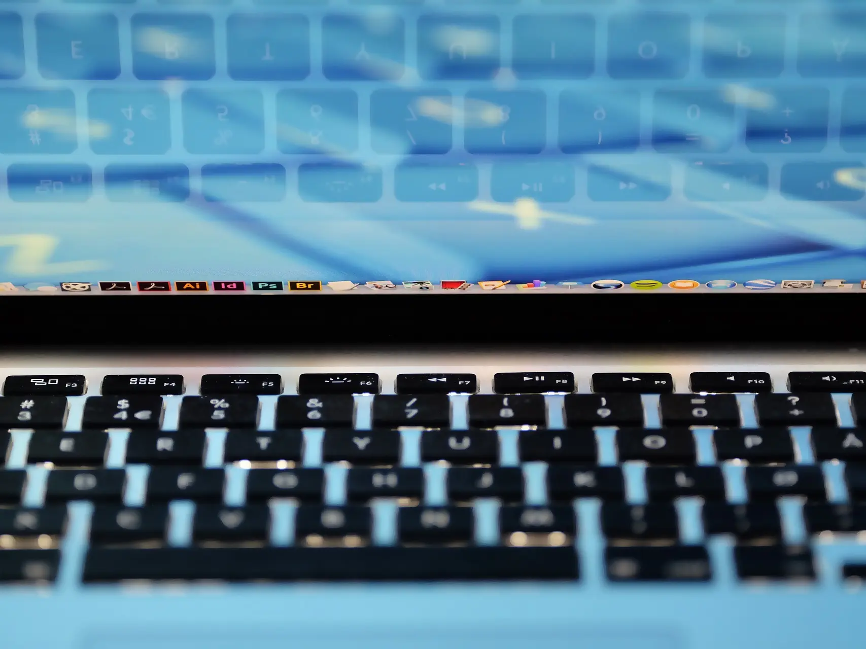 stocksnap-laptop-2595394_1920