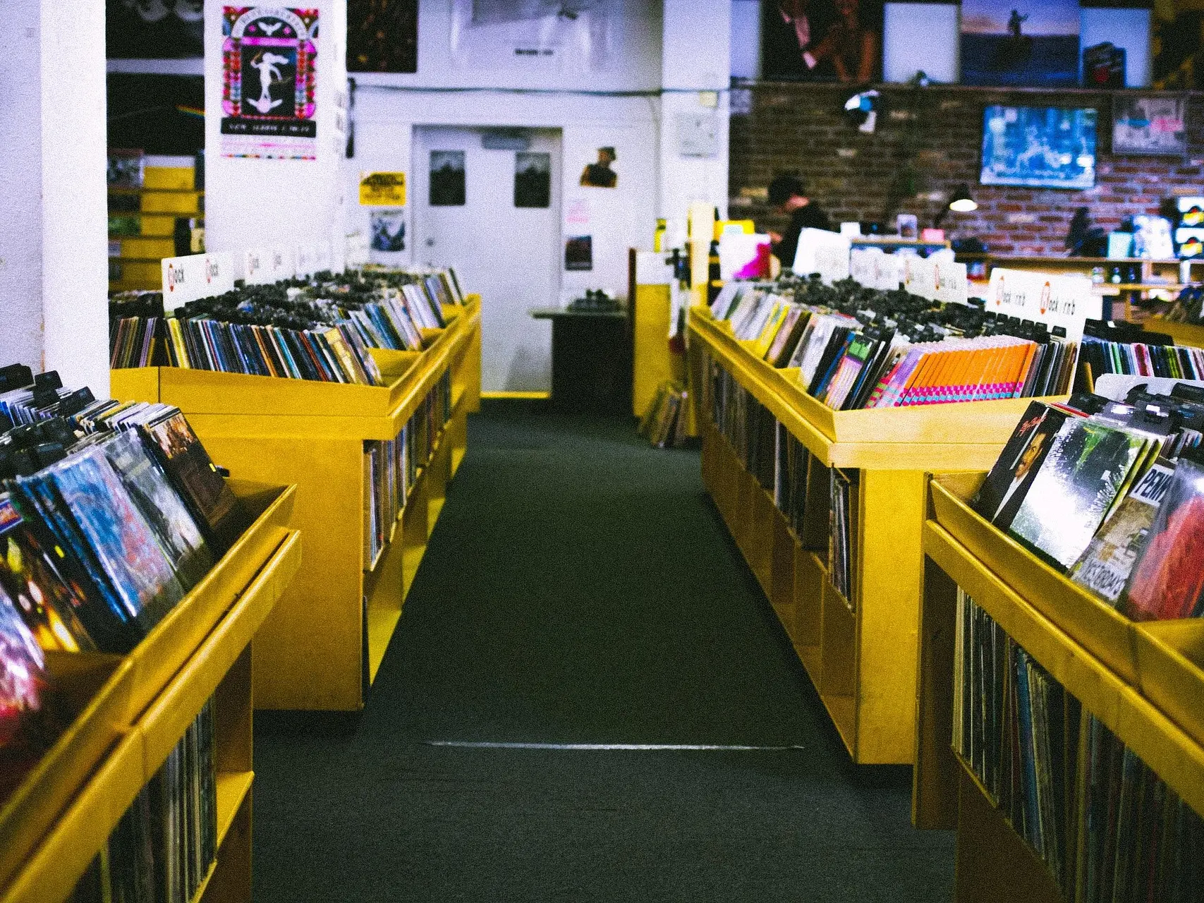 stocksnap-record-store-925553_1920
