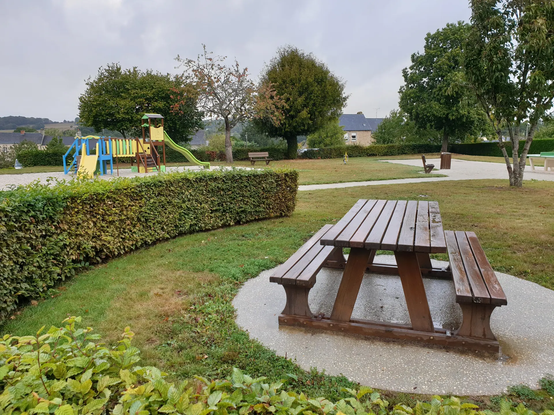 Aire-de-pique-nique à Gesvres