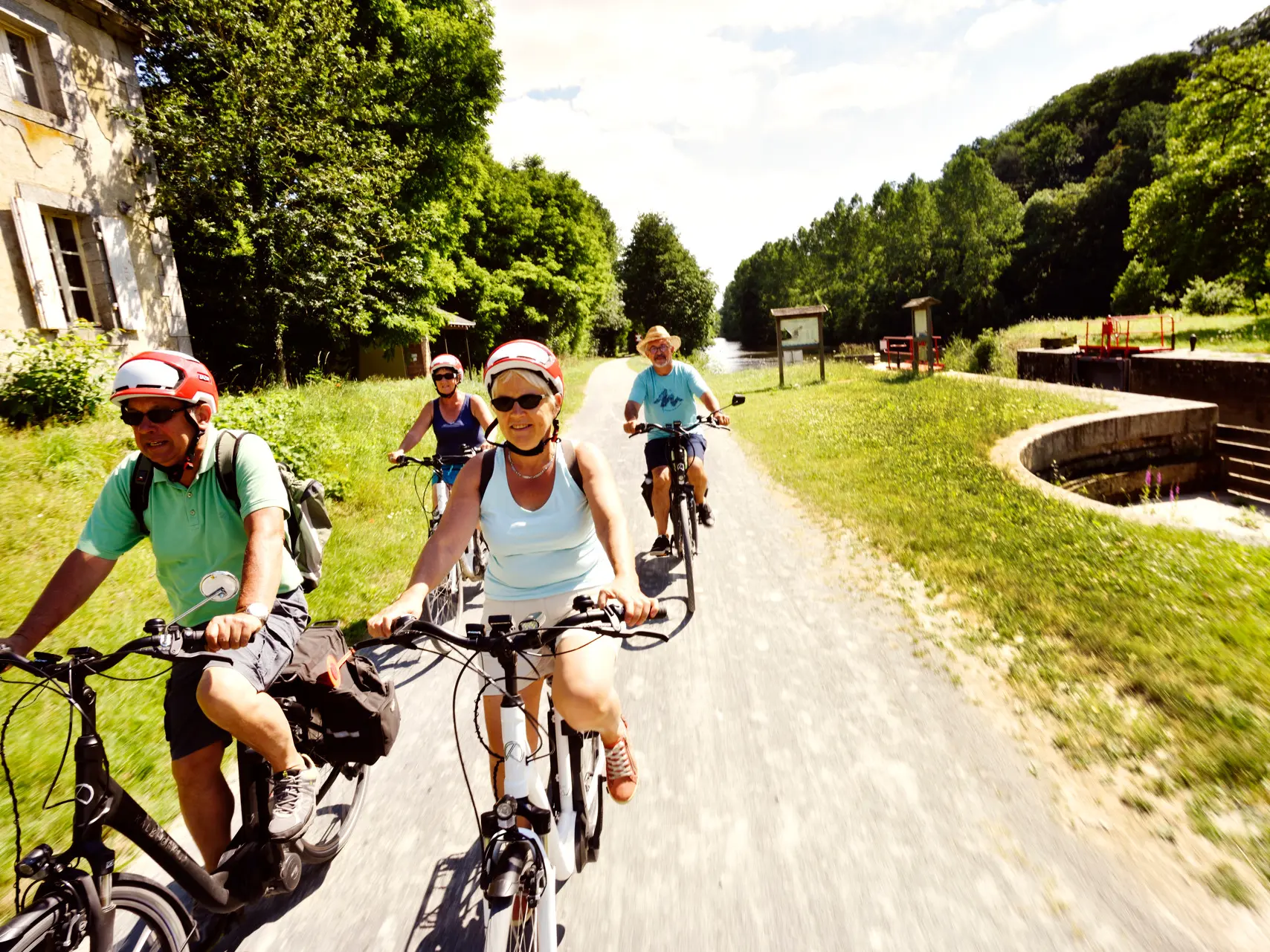 Velo_Francette-La_Mayenne_(riviere)_Alexain