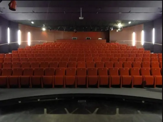 atelier-des-arts-vivants-l-amphitheatre