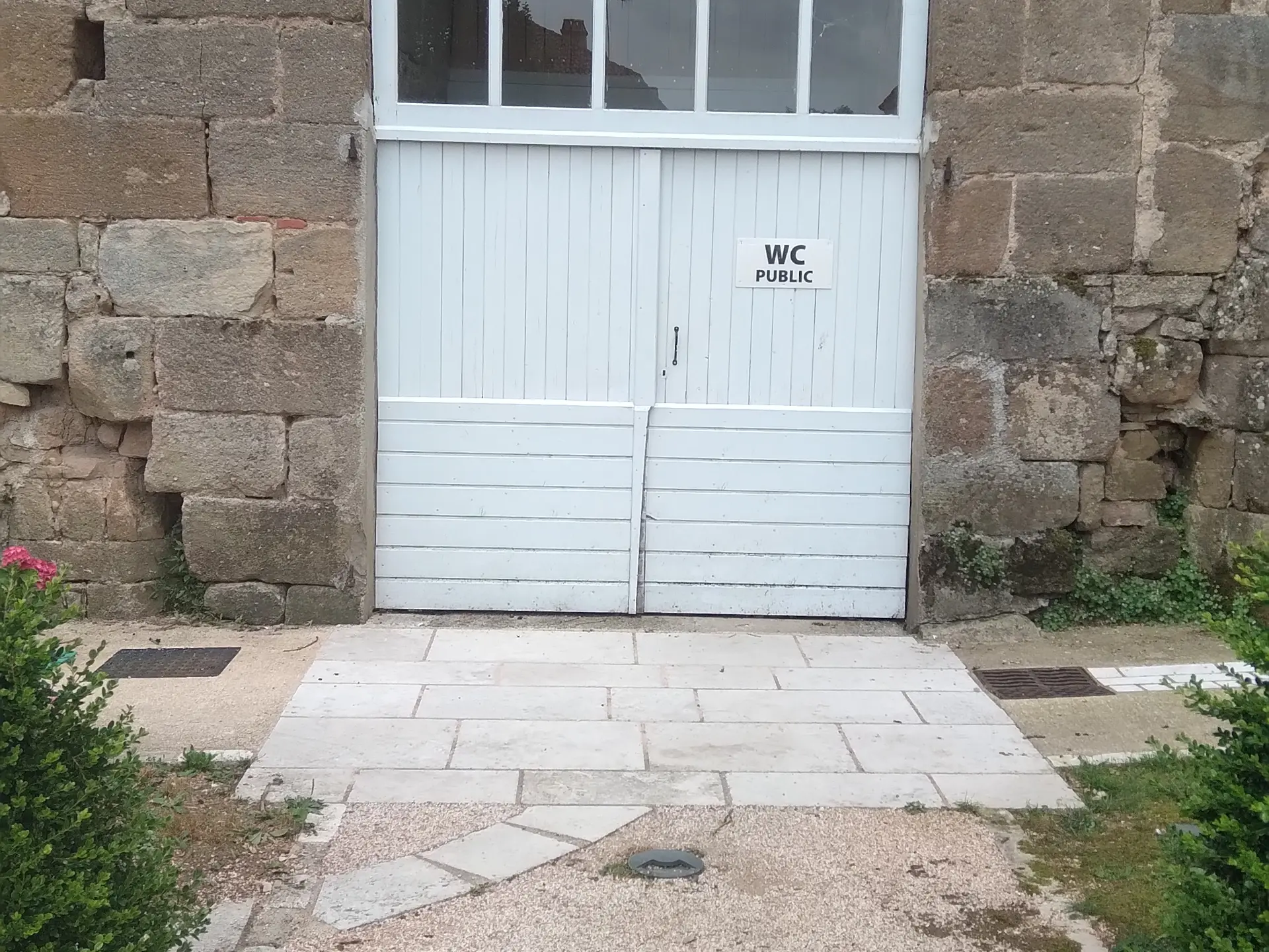 lacapelle_marival_toilettes