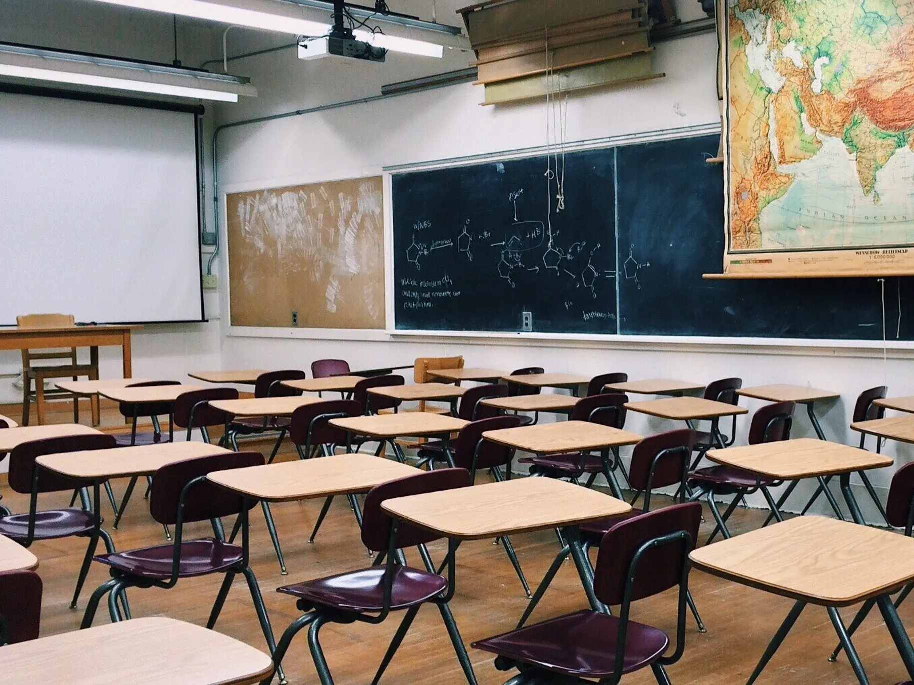 classroom-2093744-1920