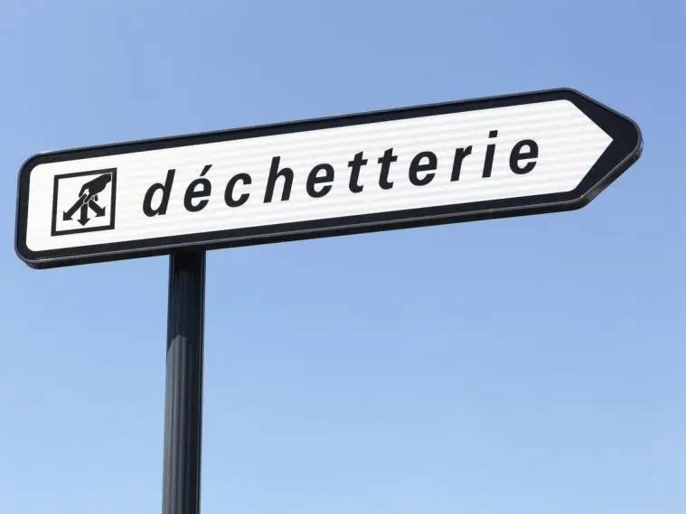 dechetterie-panneau-illustration-adobe-stock-854x569
